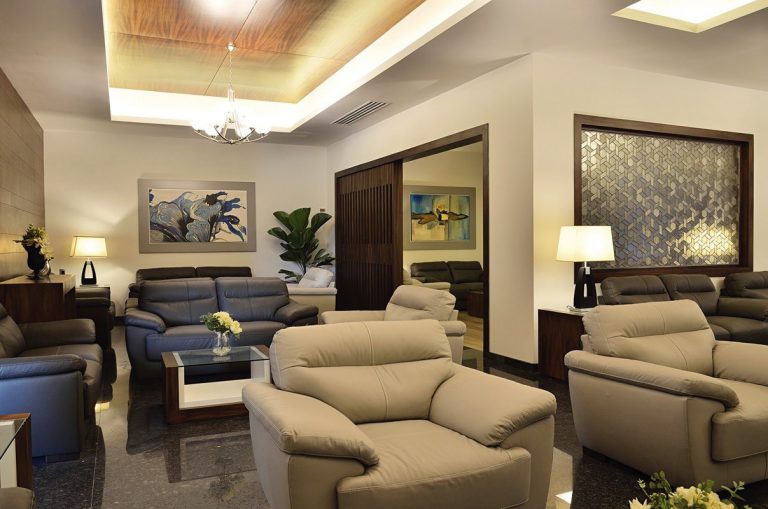 Sala de velación moderna y confortable